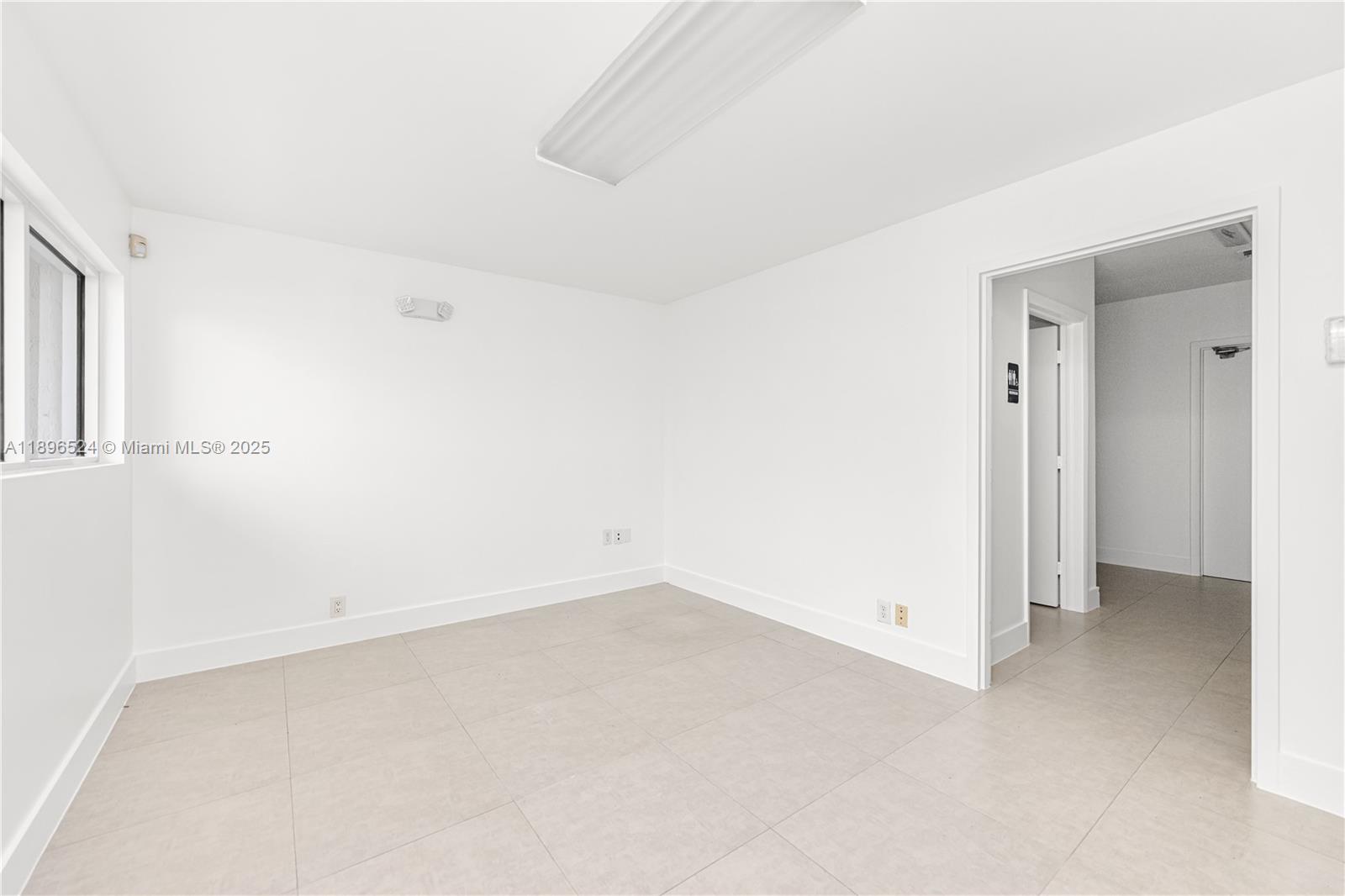 Ver detalles 11477 / sq. ft. $ 2025-10-15 0 foto