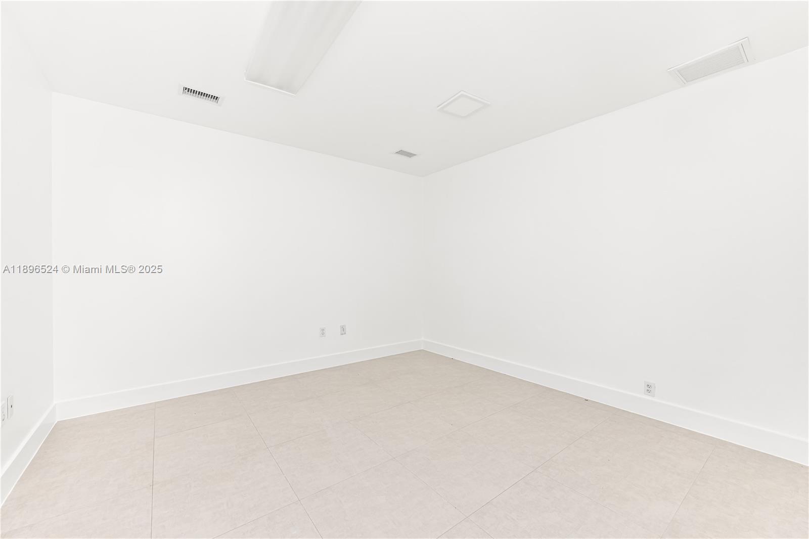 Ver detalles 11477 / sq. ft. $ 2025-10-15 0 foto