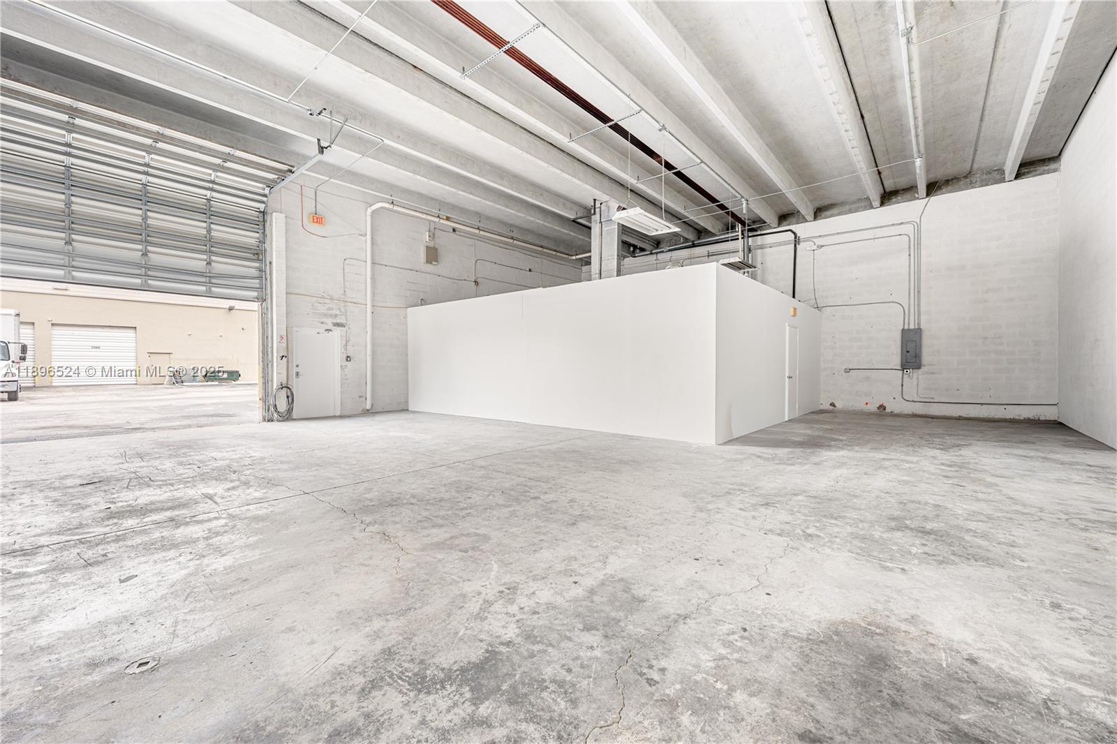 Ver detalles 11477 / sq. ft. $ 2025-10-15 0 foto