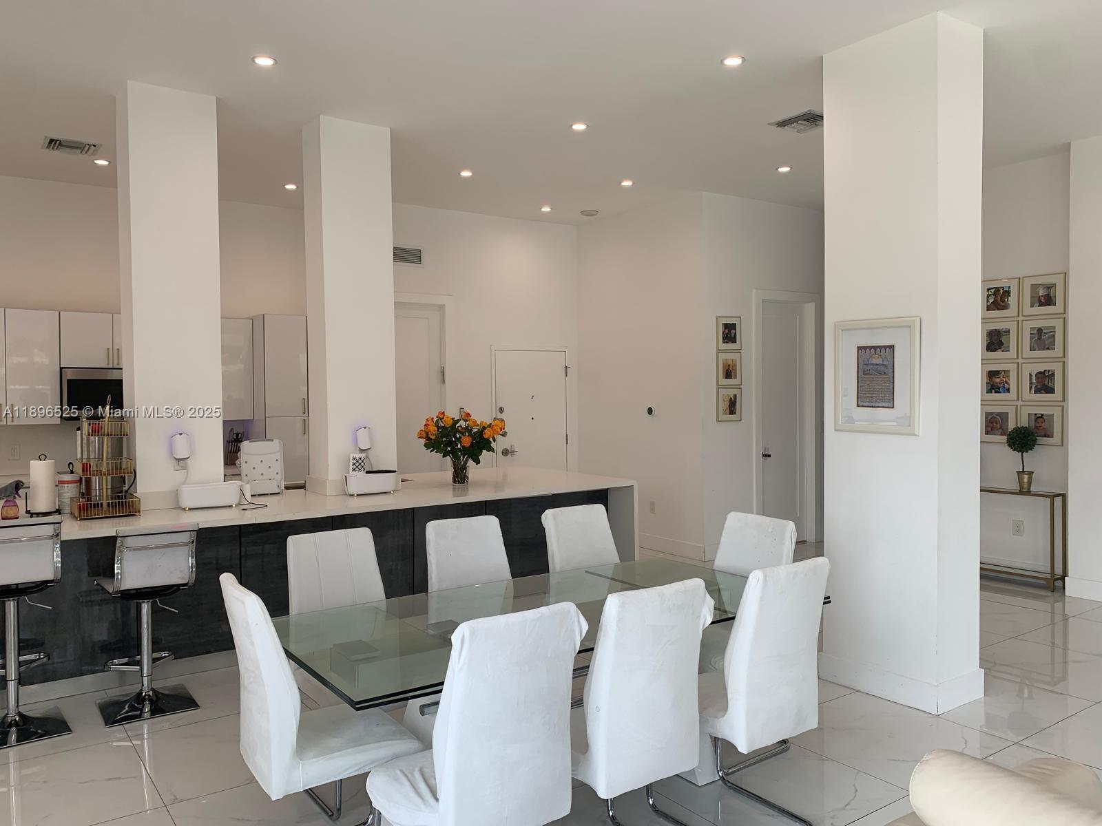 Photo of 2751 Ocean Dr  #208N, Hollywood, Florida, 33019 - 