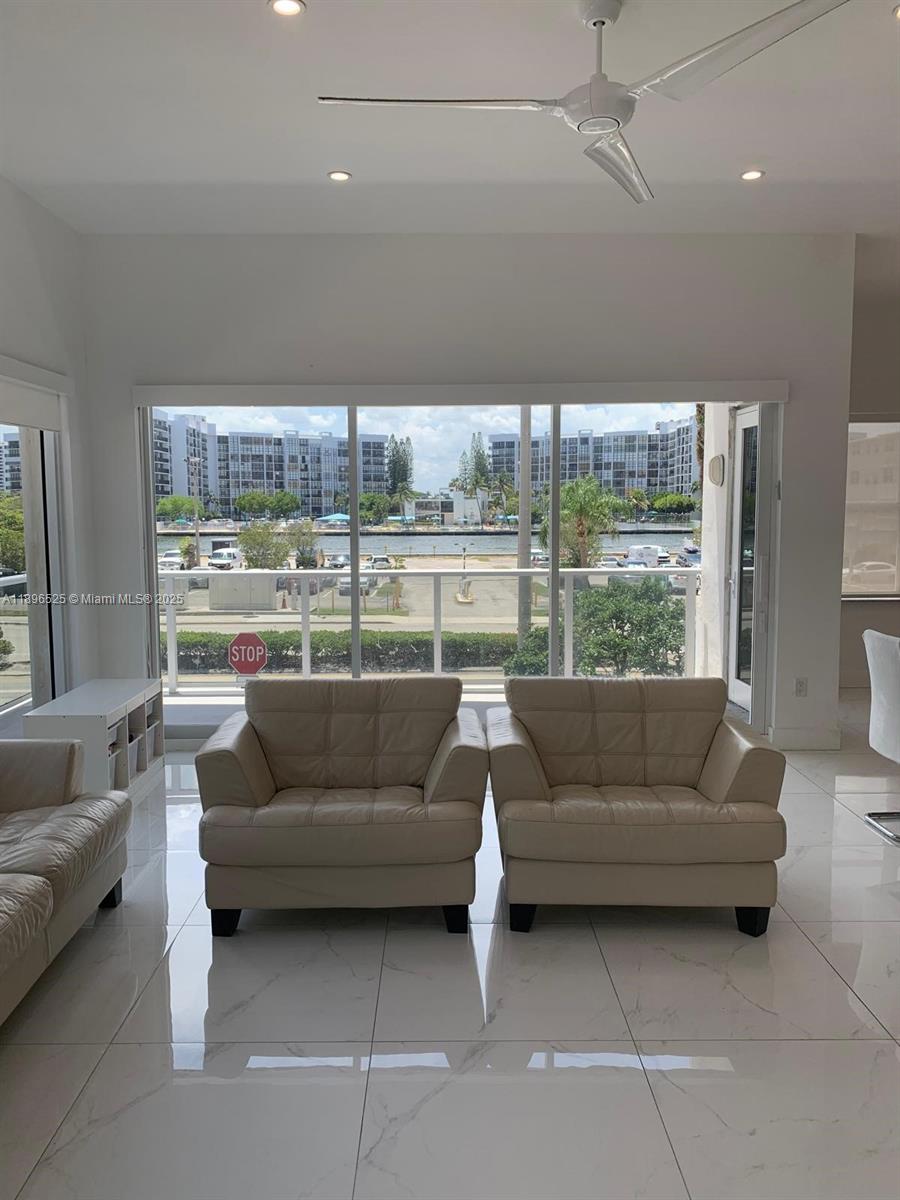 Photo of 2751 Ocean Dr  #208N, Hollywood, Florida, 33019 - 