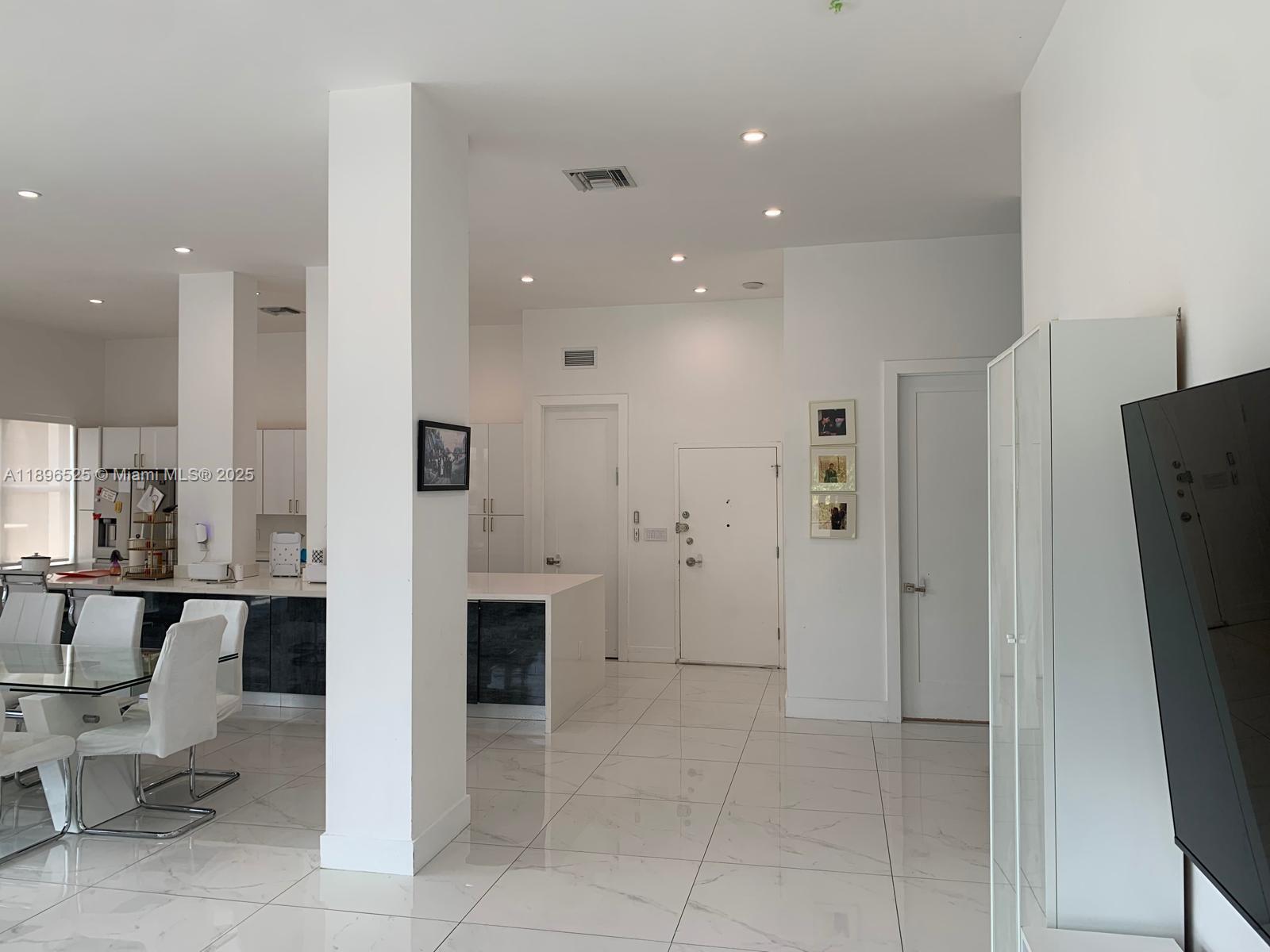 Photo of 2751 Ocean Dr  #208N, Hollywood, Florida, 33019 - 