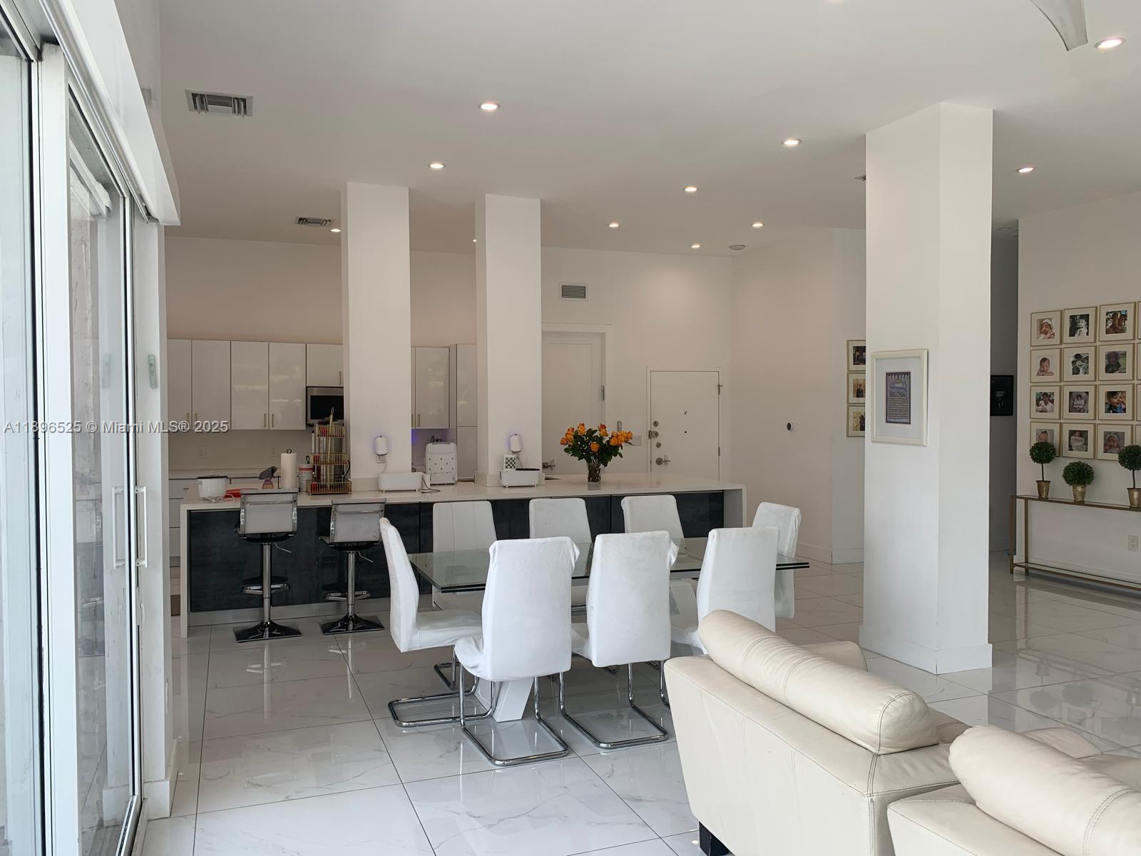 Photo of 2751 Ocean Dr  #208N, Hollywood, Florida, 33019 - 