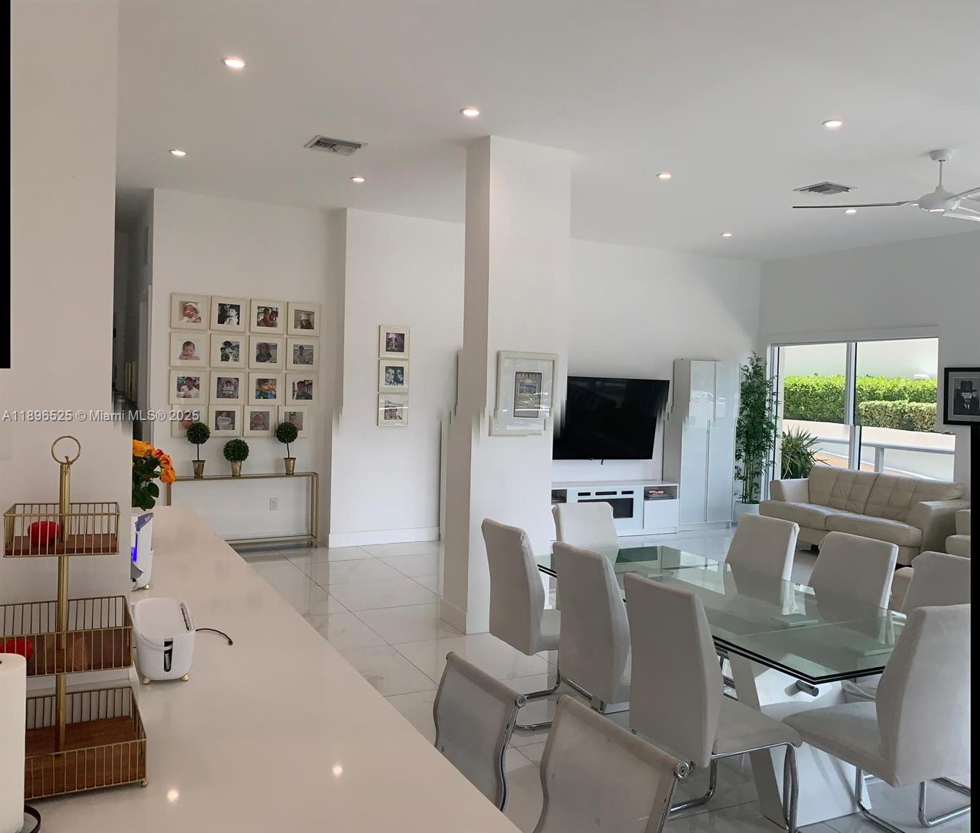 Photo of 2751 Ocean Dr  #208N, Hollywood, Florida, 33019 - 