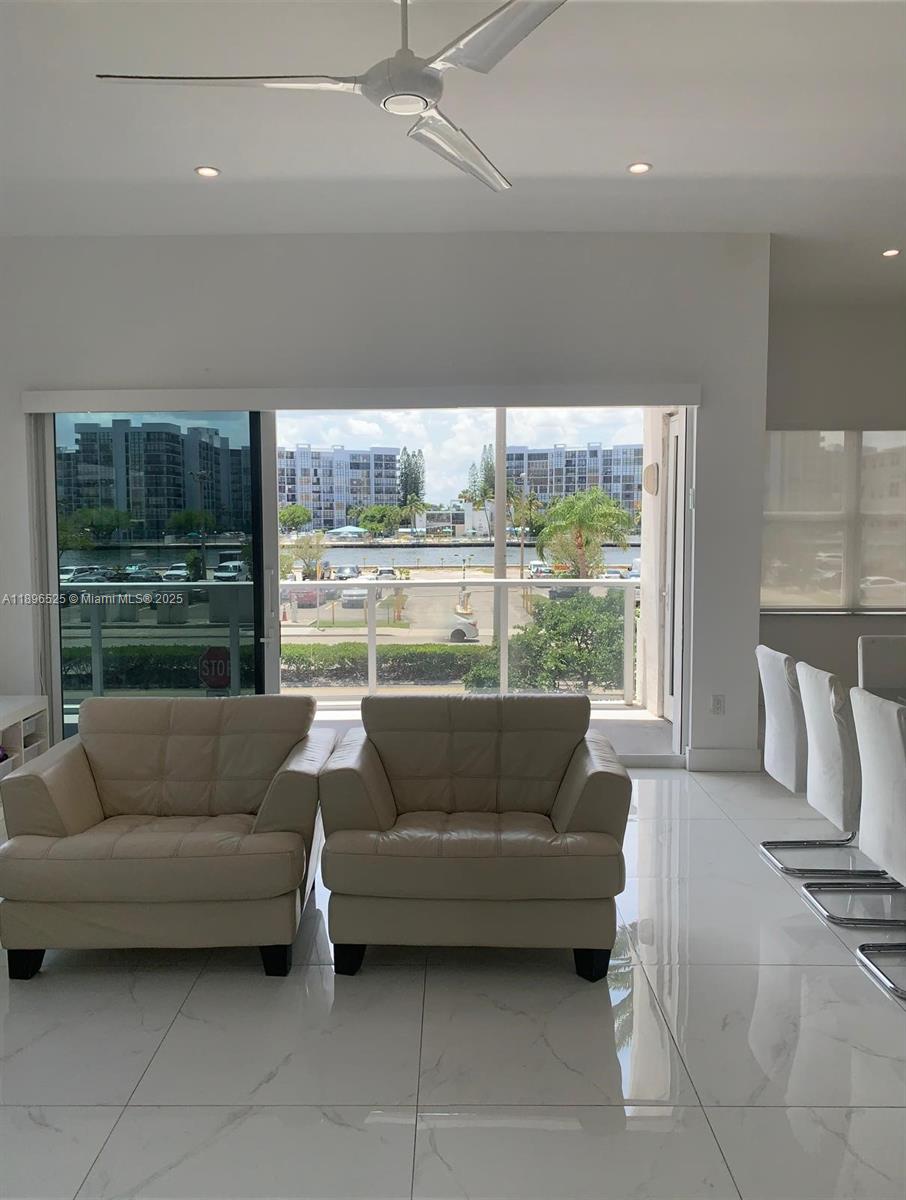 Photo of 2751 Ocean Dr  #208N, Hollywood, Florida, 33019 - 