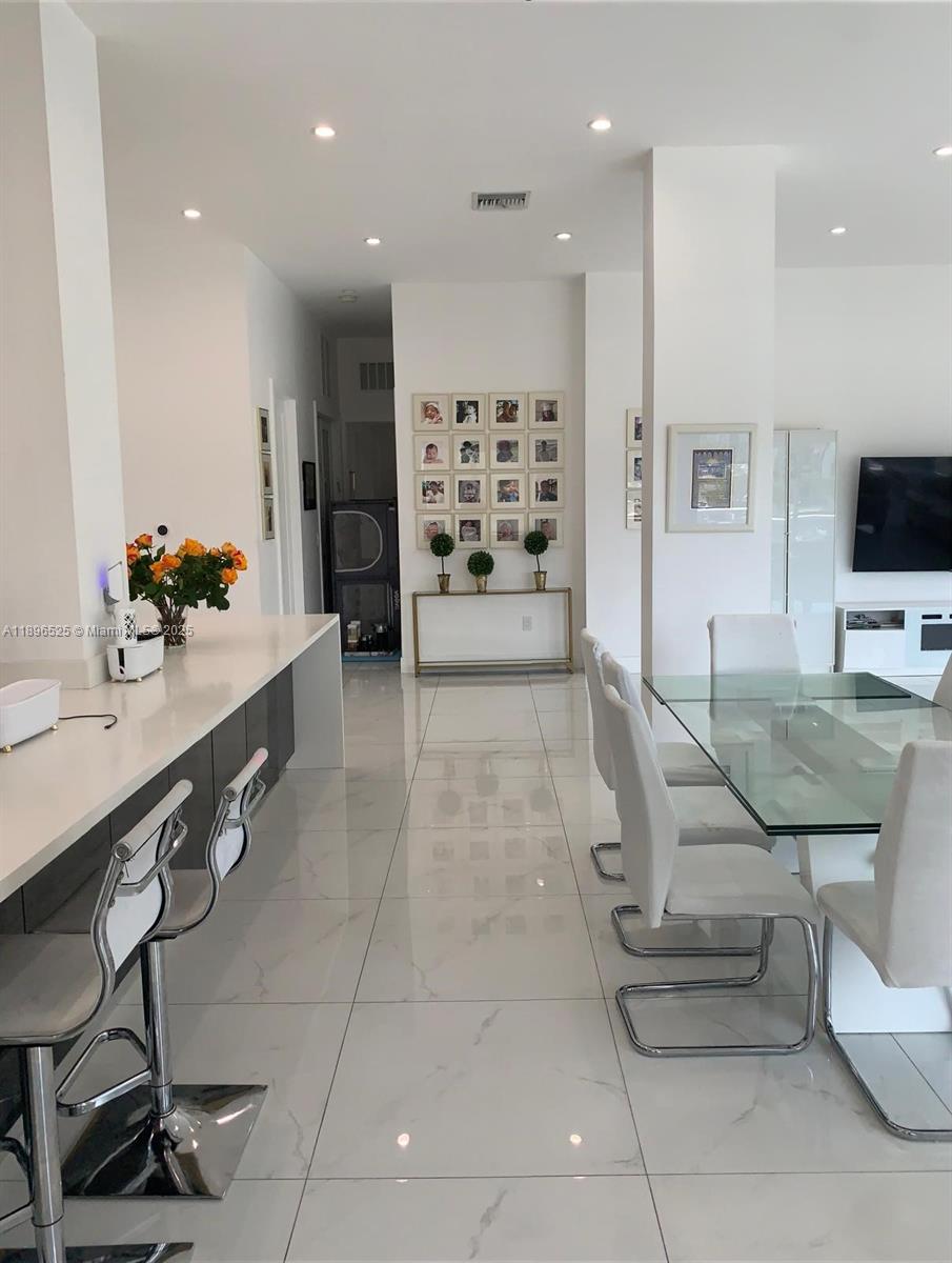 Photo of 2751 Ocean Dr  #208N, Hollywood, Florida, 33019 - 