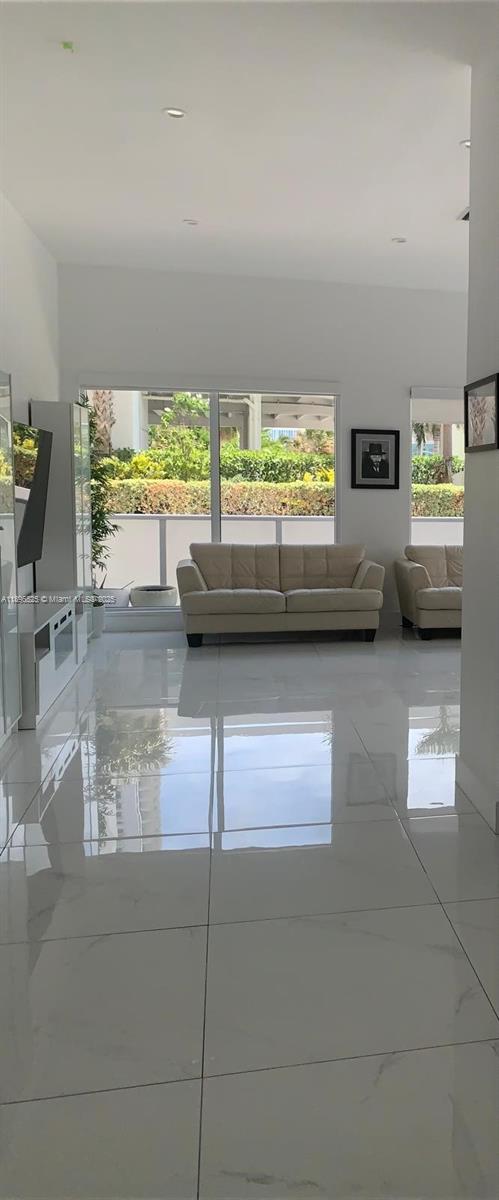 Photo of 2751 Ocean Dr  #208N, Hollywood, Florida, 33019 - 