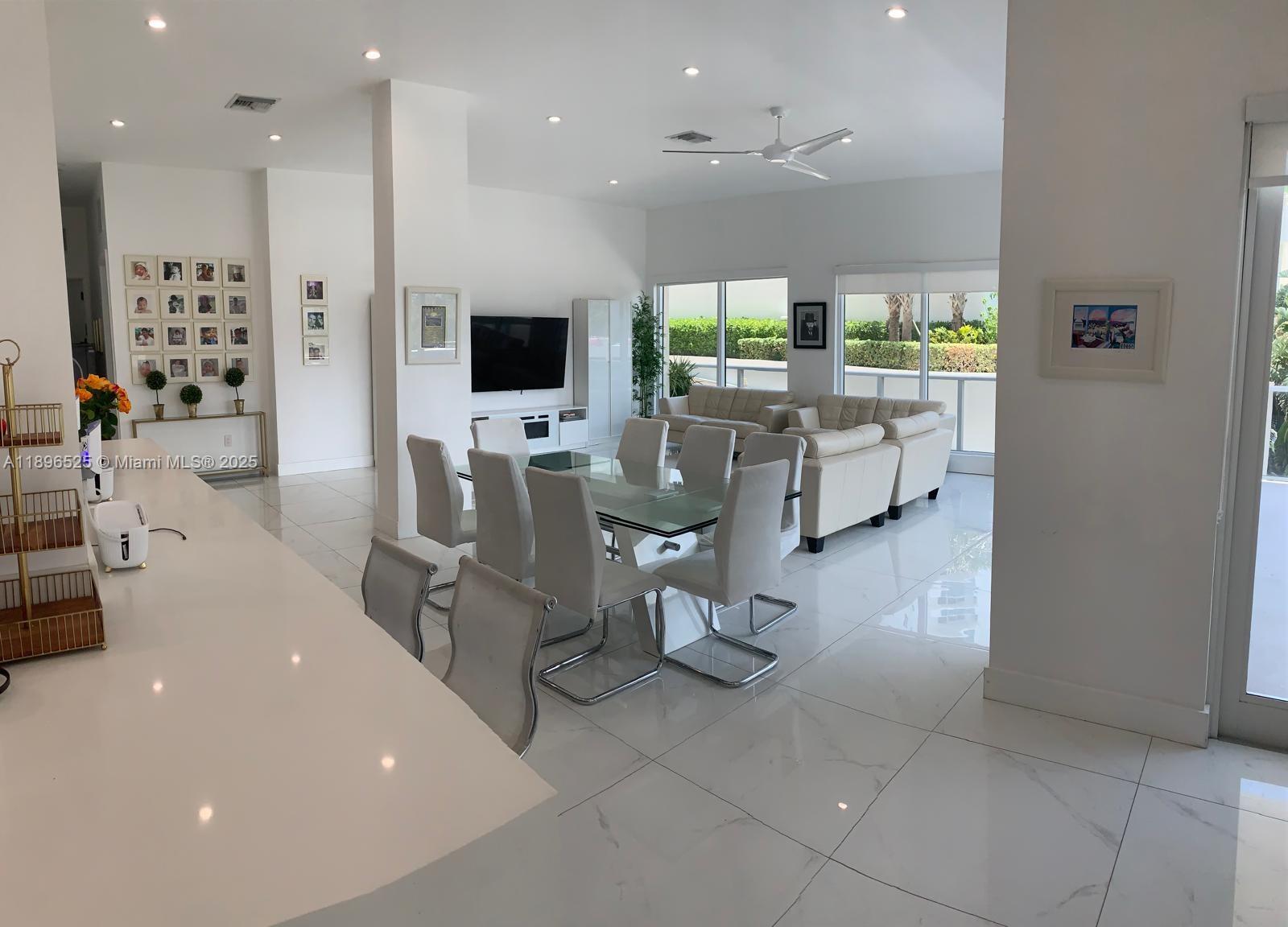 Photo of 2751 Ocean Dr  #208N, Hollywood, Florida, 33019 - 