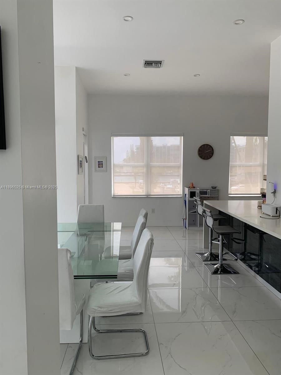 Photo of 2751 Ocean Dr  #208N, Hollywood, Florida, 33019 - 