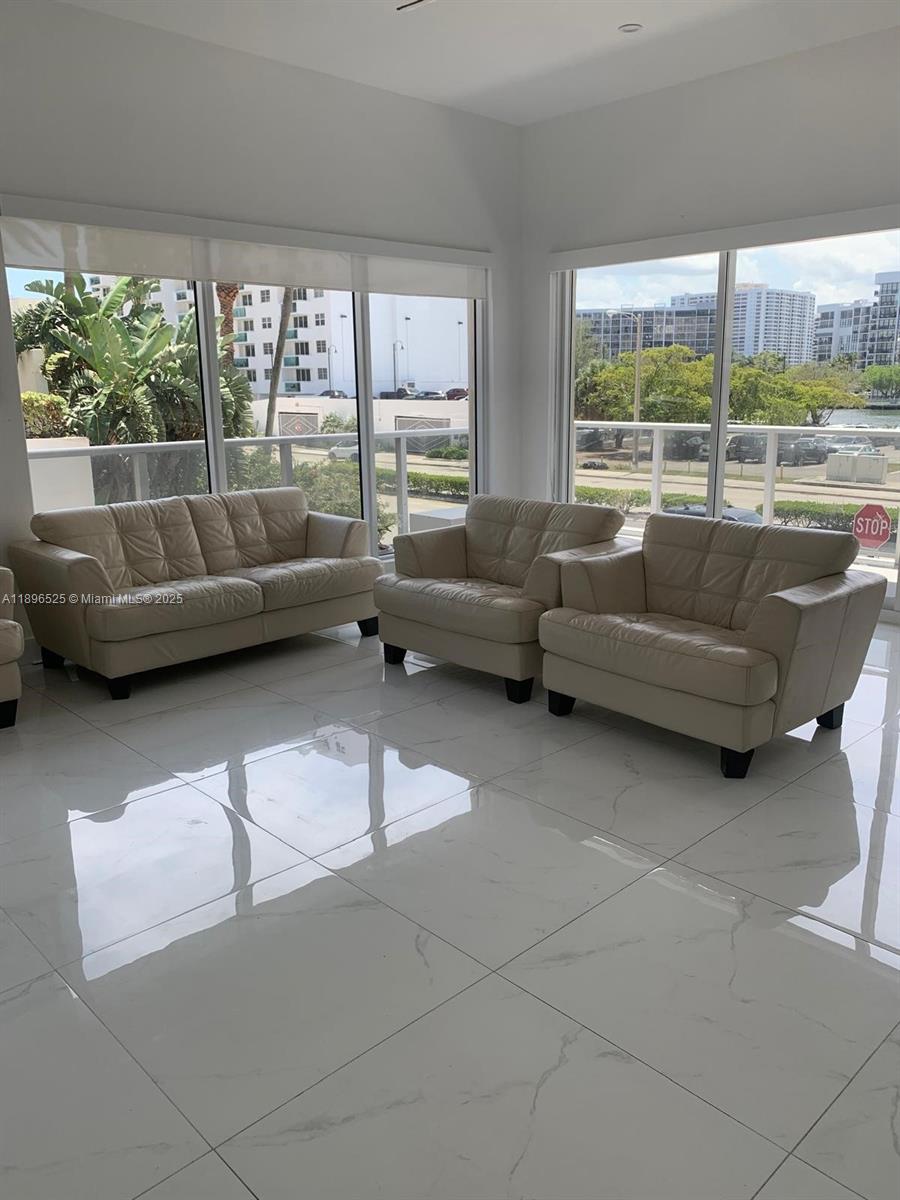 Photo of 2751 Ocean Dr  #208N, Hollywood, Florida, 33019 - 