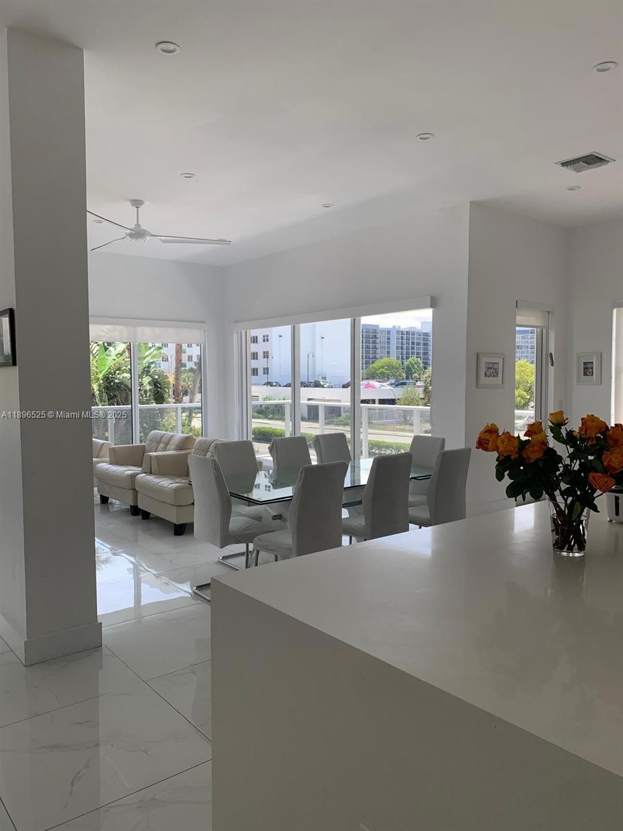 Photo of 2751 Ocean Dr  #208N, Hollywood, Florida, 33019 - 