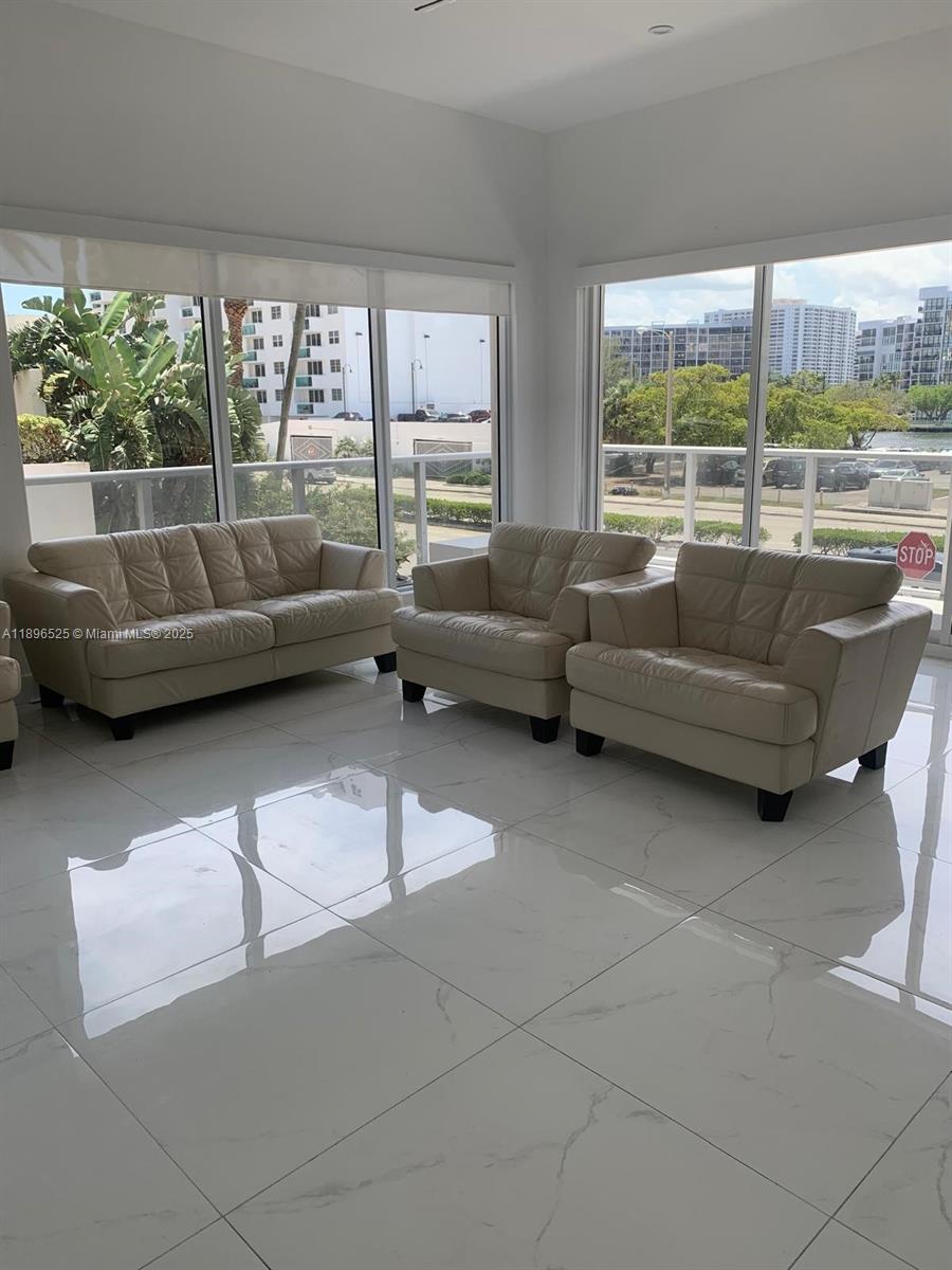 Photo of 2751 Ocean Dr  #208N, Hollywood, Florida, 33019 - 