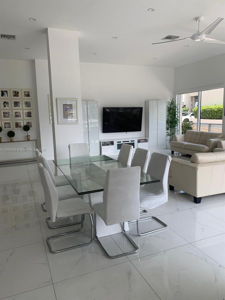 Photo of 2751 Ocean Dr  #208N, Hollywood, Florida, 33019 - 