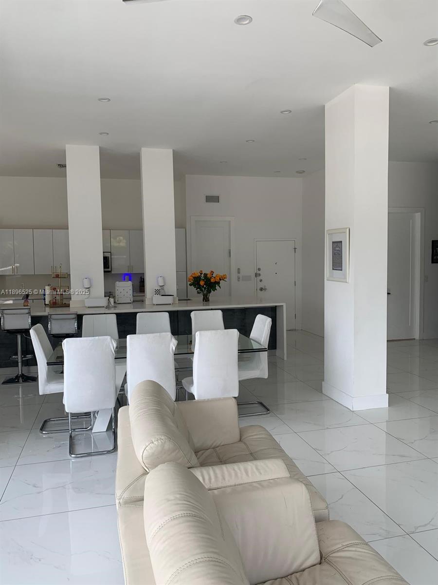 Photo of 2751 Ocean Dr  #208N, Hollywood, Florida, 33019 - 