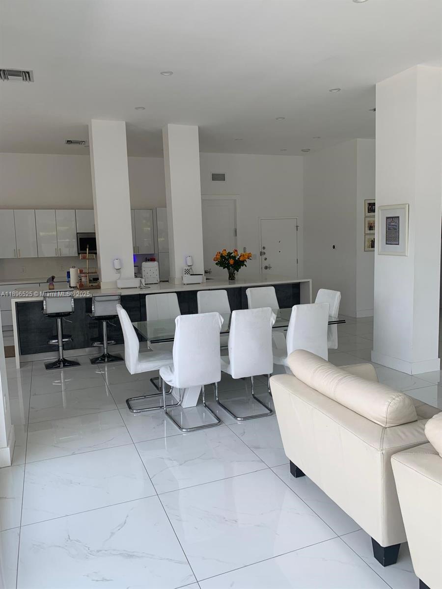 Photo of 2751 Ocean Dr  #208N, Hollywood, Florida, 33019 - 