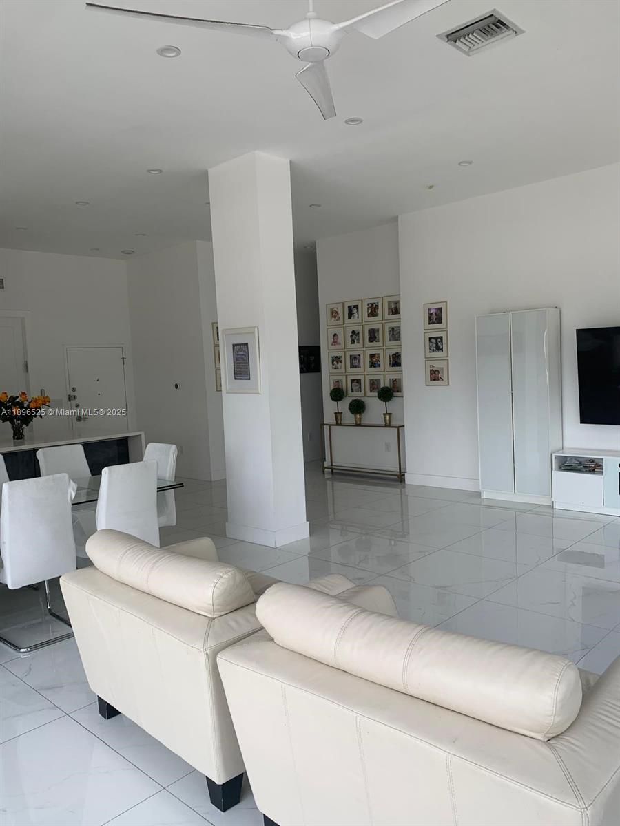 Photo of 2751 Ocean Dr  #208N, Hollywood, Florida, 33019 - 