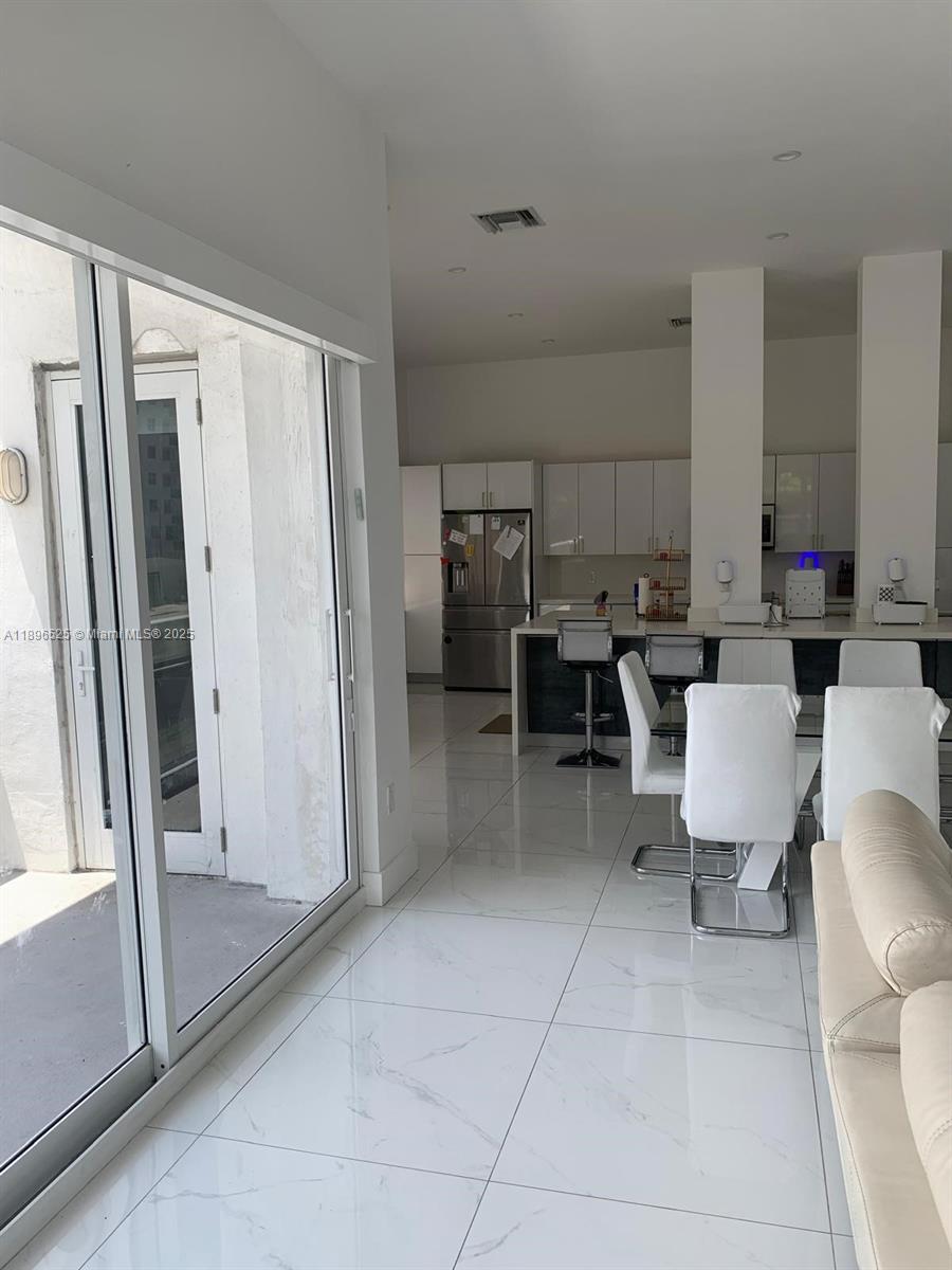 Photo of 2751 Ocean Dr  #208N, Hollywood, Florida, 33019 - 