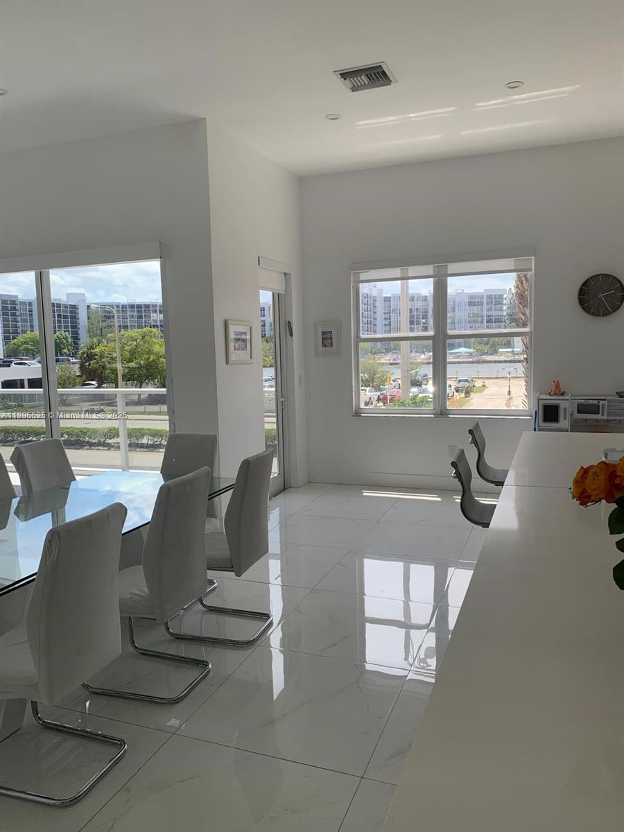 Photo of 2751 Ocean Dr  #208N, Hollywood, Florida, 33019 - 