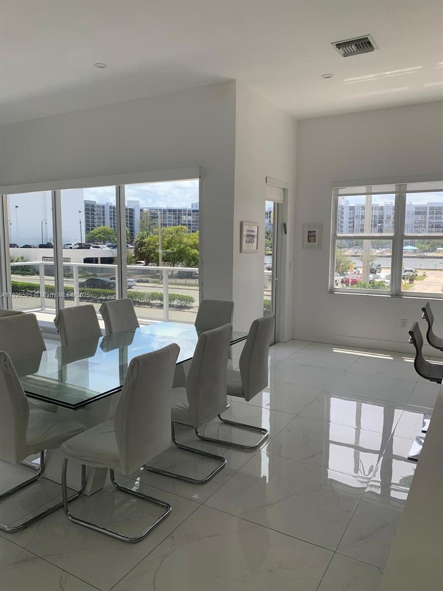 Photo of 2751 Ocean Dr  #208N, Hollywood, Florida, 33019 - 