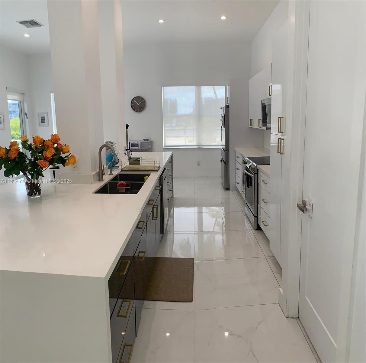 Photo of 2751 Ocean Dr  #208N, Hollywood, Florida, 33019 - 