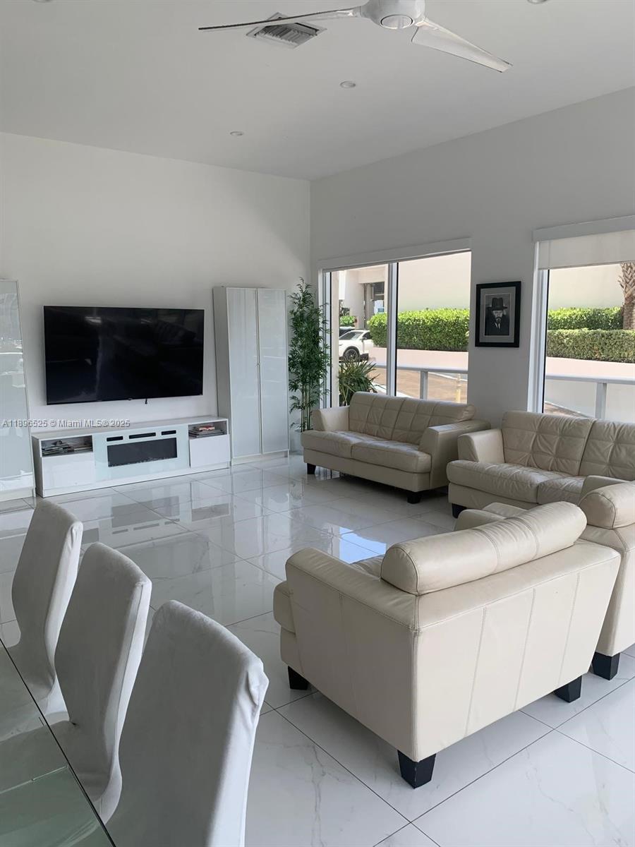 Photo of 2751 Ocean Dr  #208N, Hollywood, Florida, 33019 - 