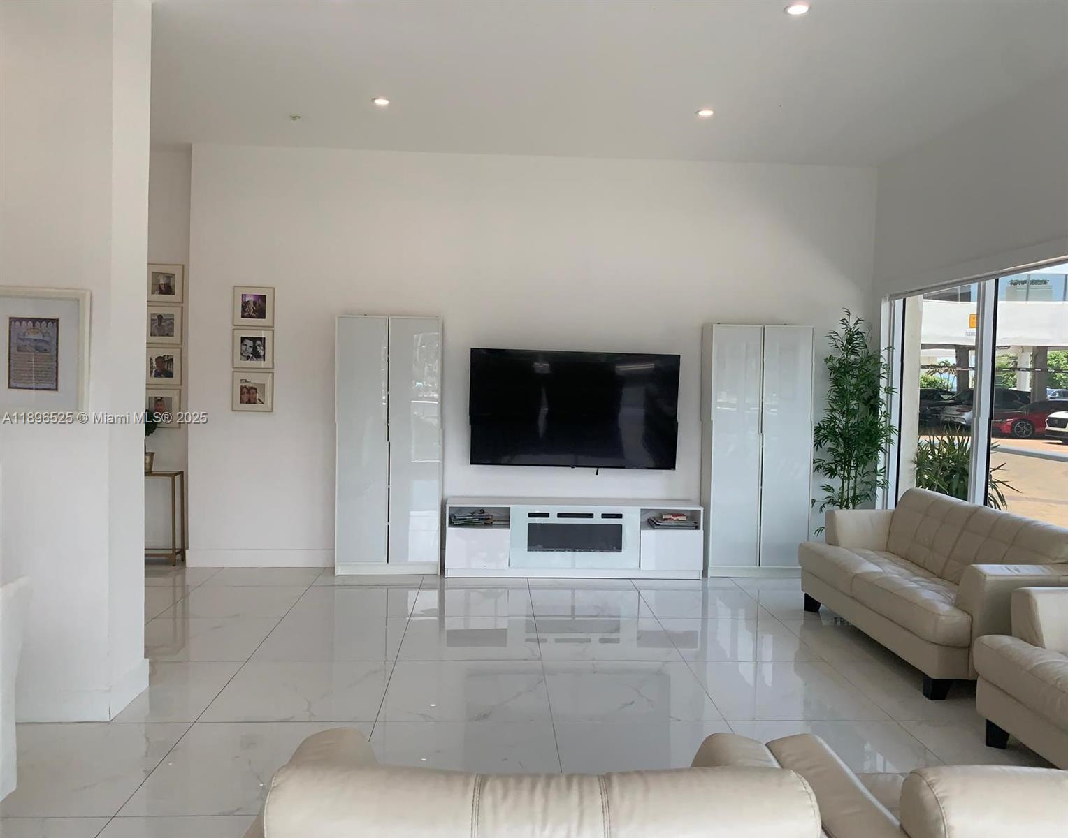 Photo of 2751 Ocean Dr  #208N, Hollywood, Florida, 33019 - 