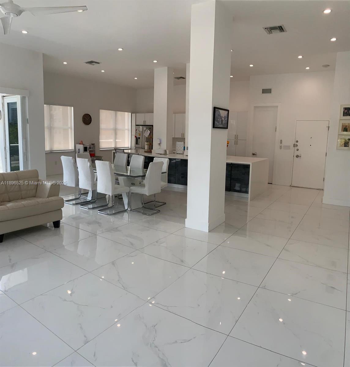 Photo of 2751 Ocean Dr  #208N, Hollywood, Florida, 33019 - 