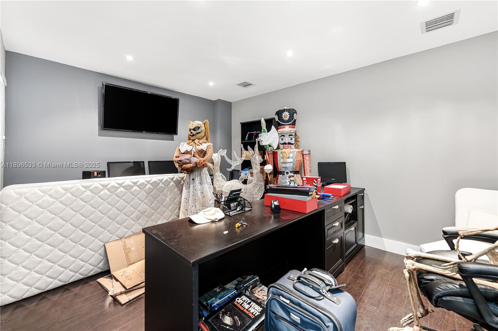 Ver detalles 11475 / sq. ft. $ 2025-10-15 0 foto
