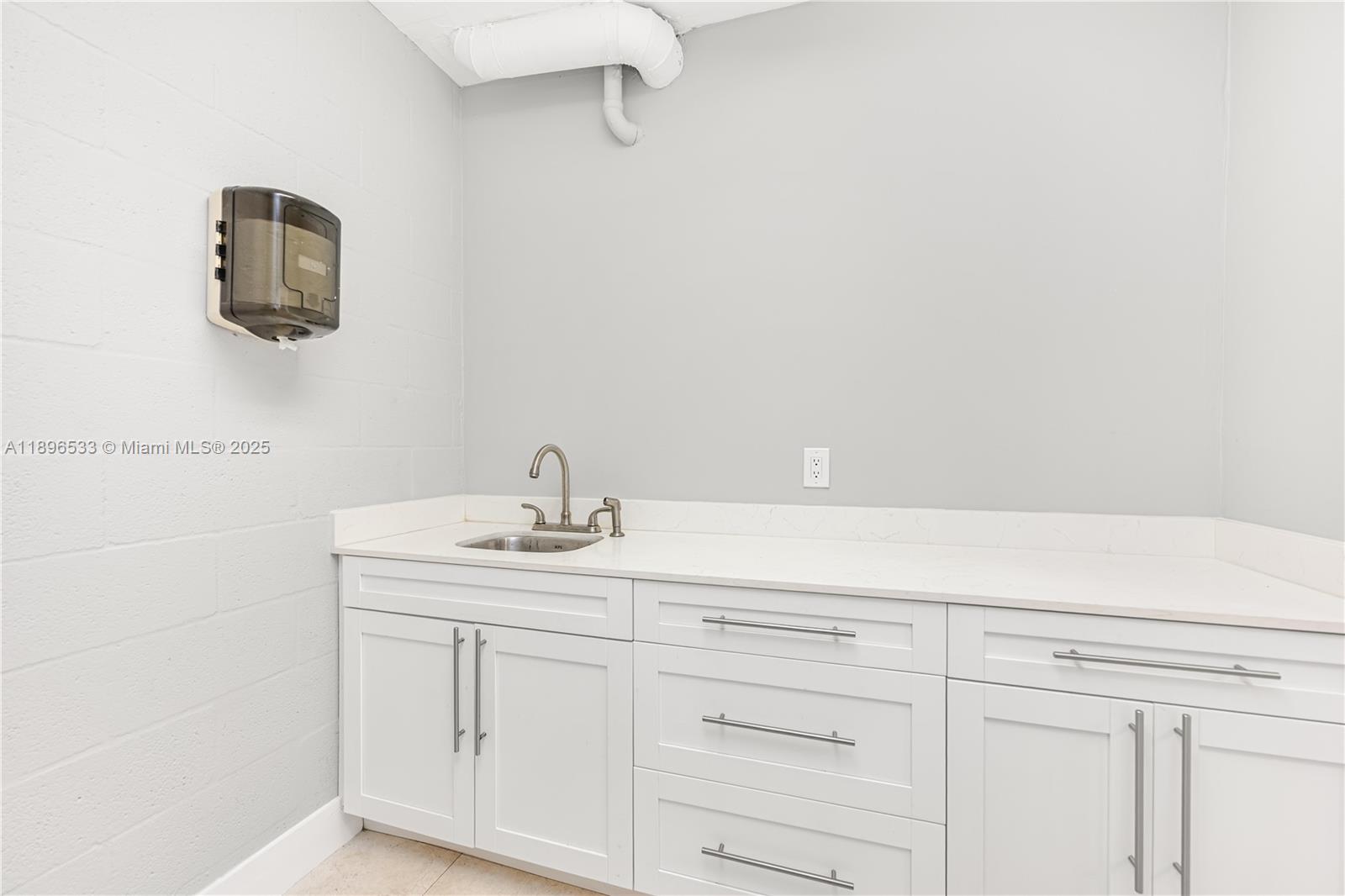 Ver detalles 11475 / sq. ft. $ 2025-10-15 0 foto