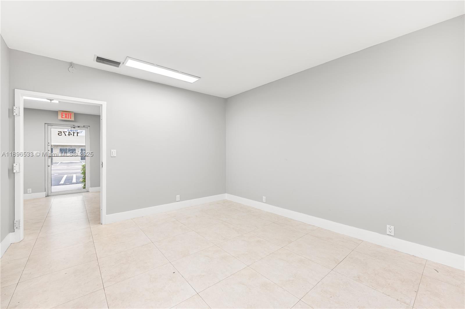 Ver detalles 11475 / sq. ft. $ 2025-10-15 0 foto