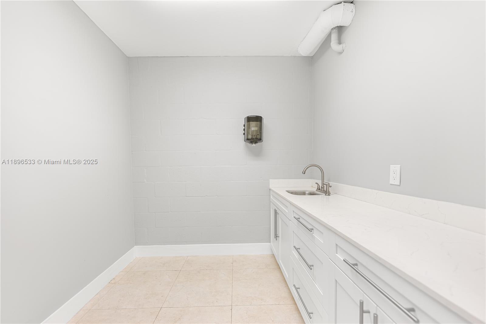 Ver detalles 11475 / sq. ft. $ 2025-10-15 0 foto
