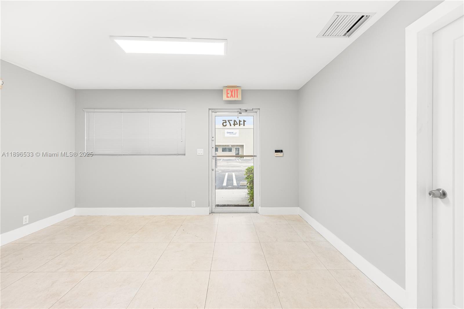 Ver detalles 11475 / sq. ft. $ 2025-10-15 0 foto
