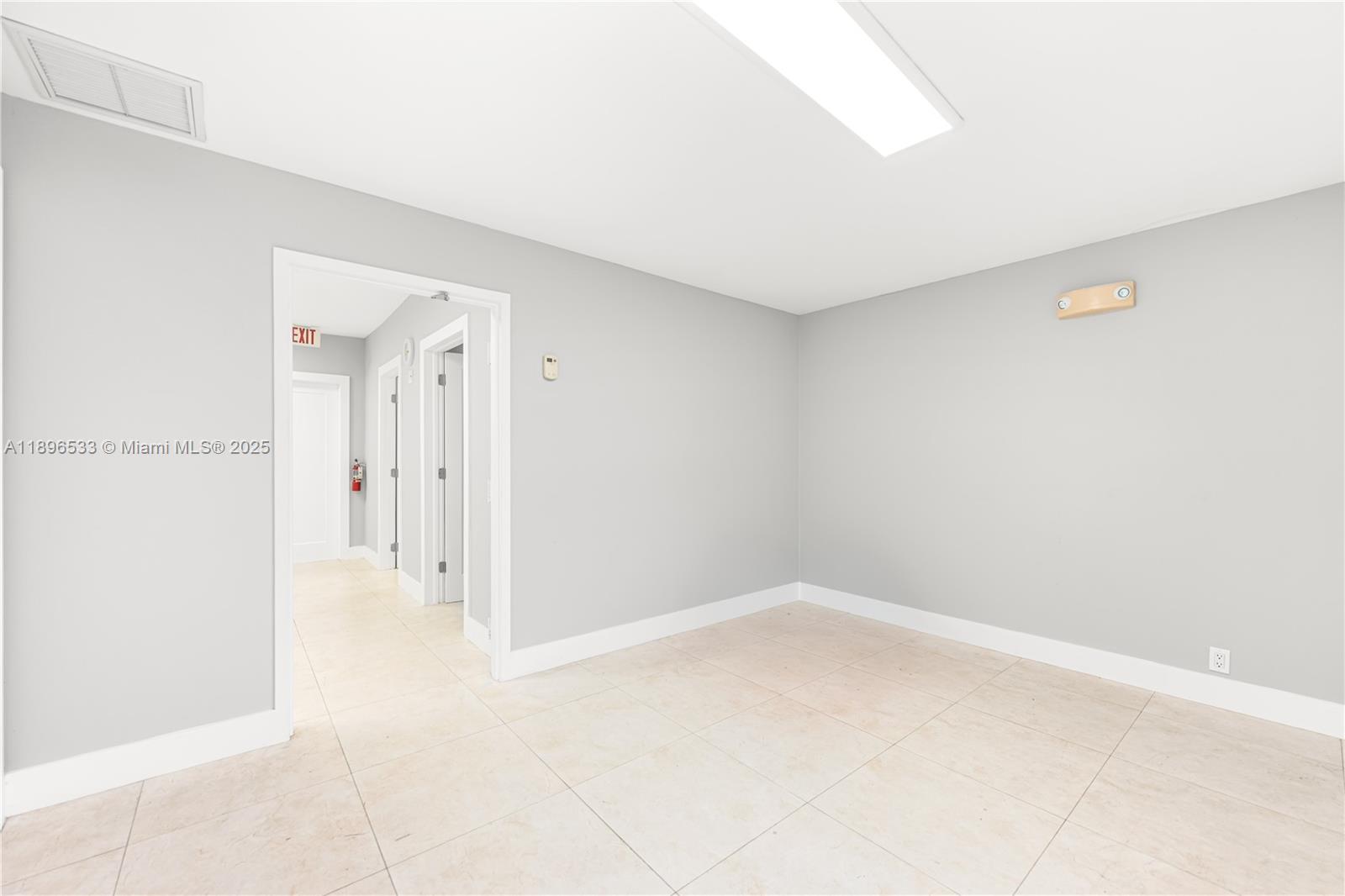 Ver detalles 11475 / sq. ft. $ 2025-10-15 0 foto