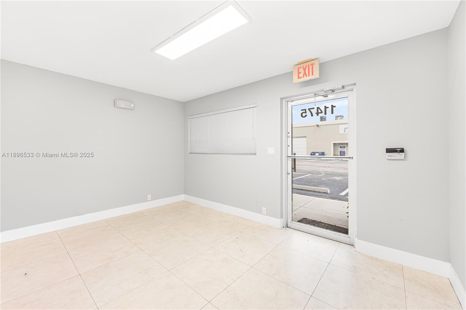 Ver detalles 11475 / sq. ft. $ 2025-10-15 0 foto