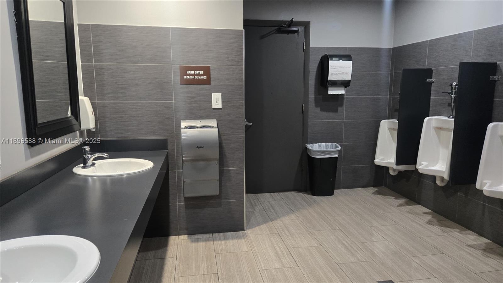 Подробнее 246 / кв.футов $ 2025-10-15 0 Фото