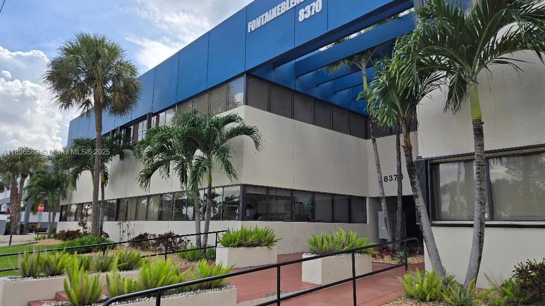 Подробнее 246 / кв.футов $ 2025-10-15 0 Фото