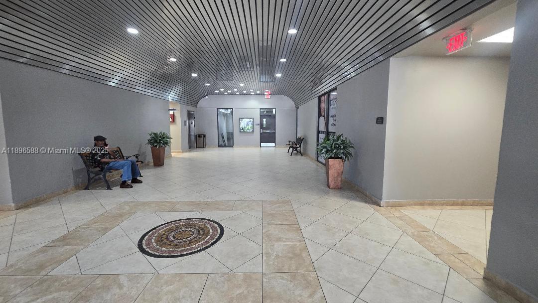 Подробнее 246 / кв.футов $ 2025-10-15 0 Фото