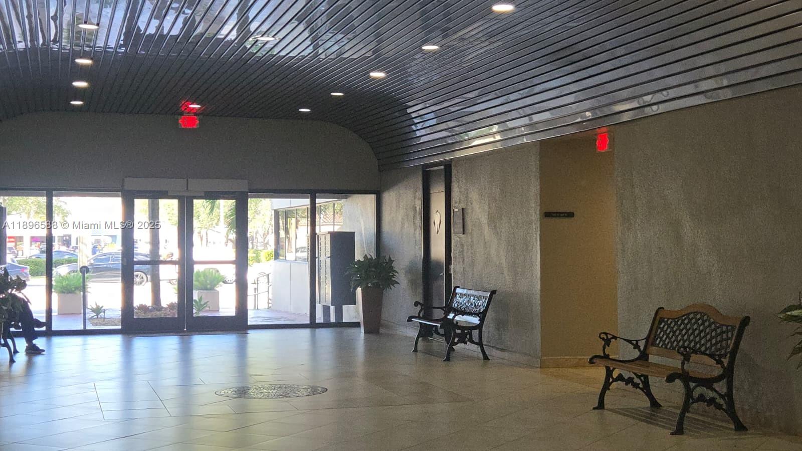 Подробнее 246 / кв.футов $ 2025-10-15 0 Фото