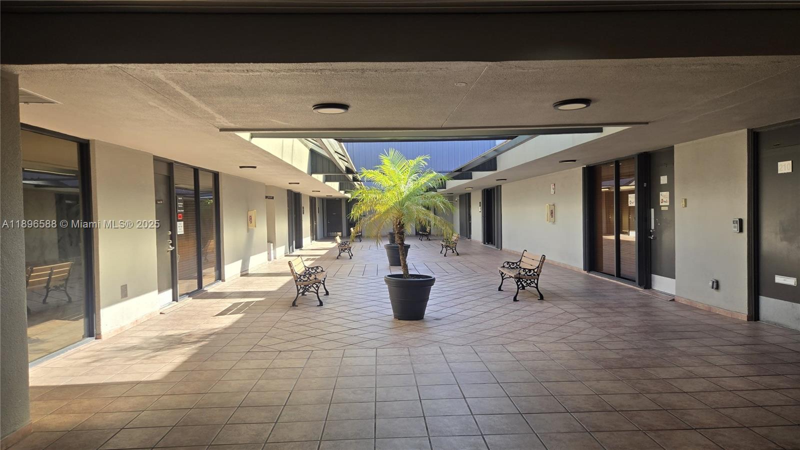 Подробнее 246 / кв.футов $ 2025-10-15 0 Фото