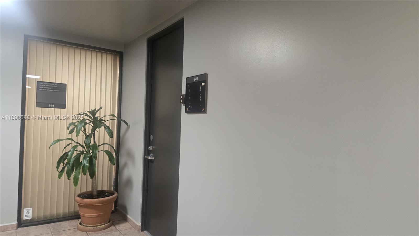 Подробнее 246 / кв.футов $ 2025-10-15 0 Фото