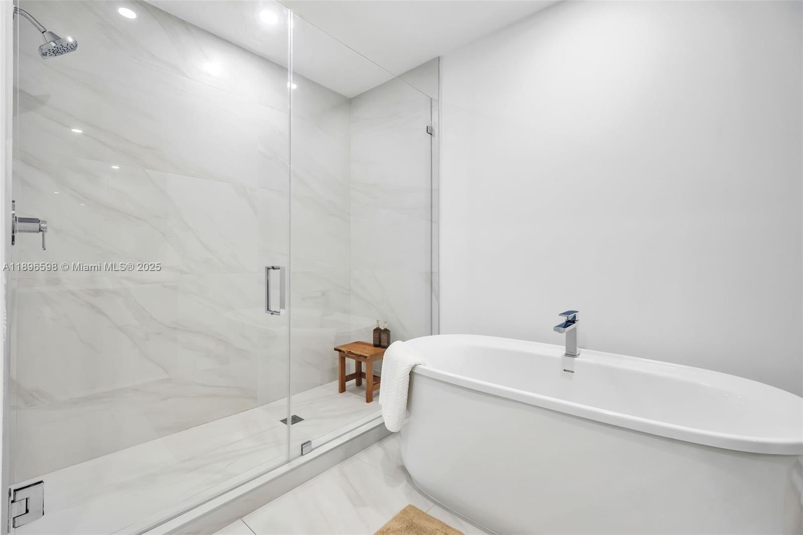 1003 2 / 3 1361 sq. ft. $ 2025-10-15 0 foto
