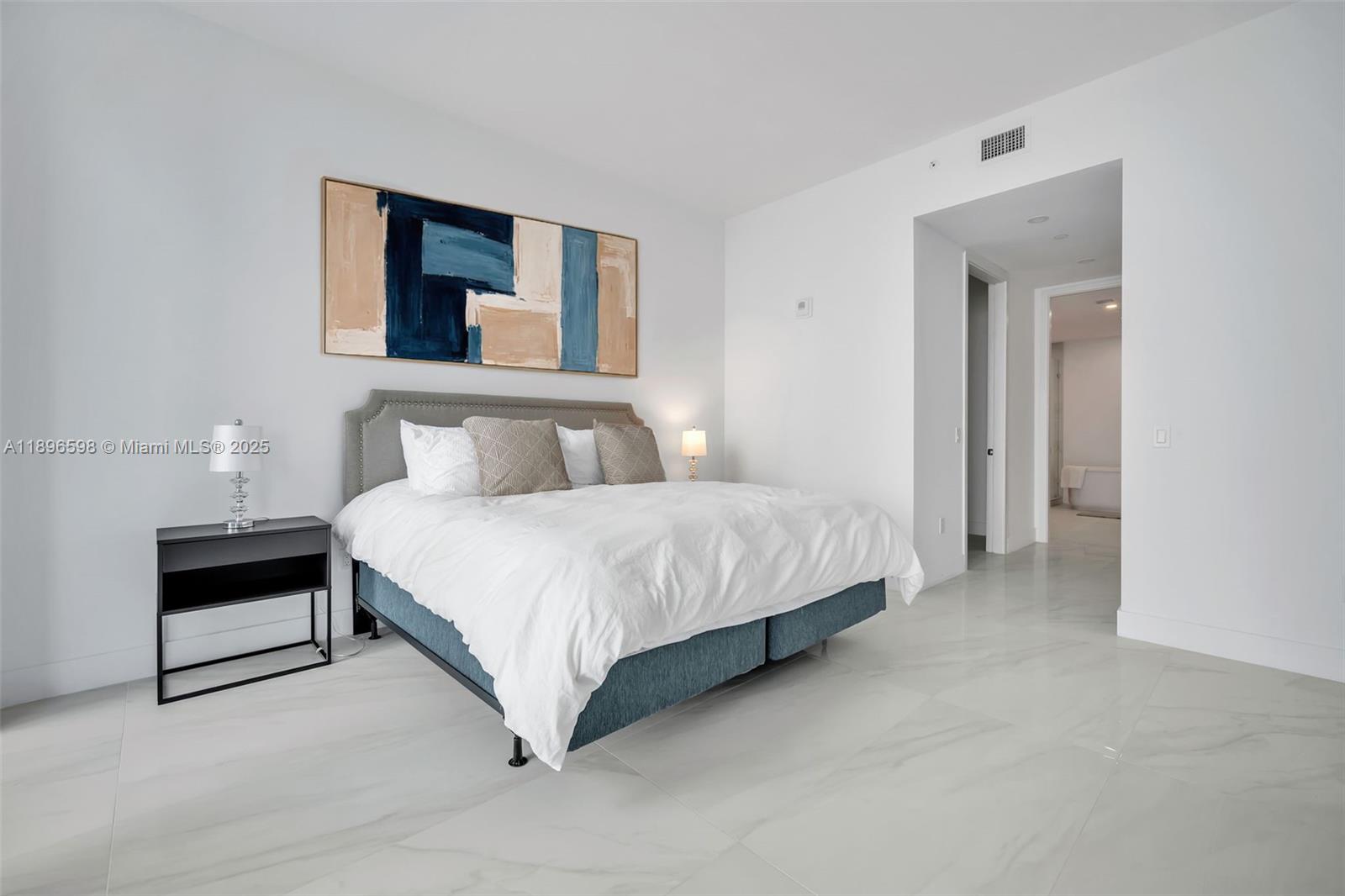 1003 2 / 3 1361 sq. ft. $ 2025-10-15 0 foto