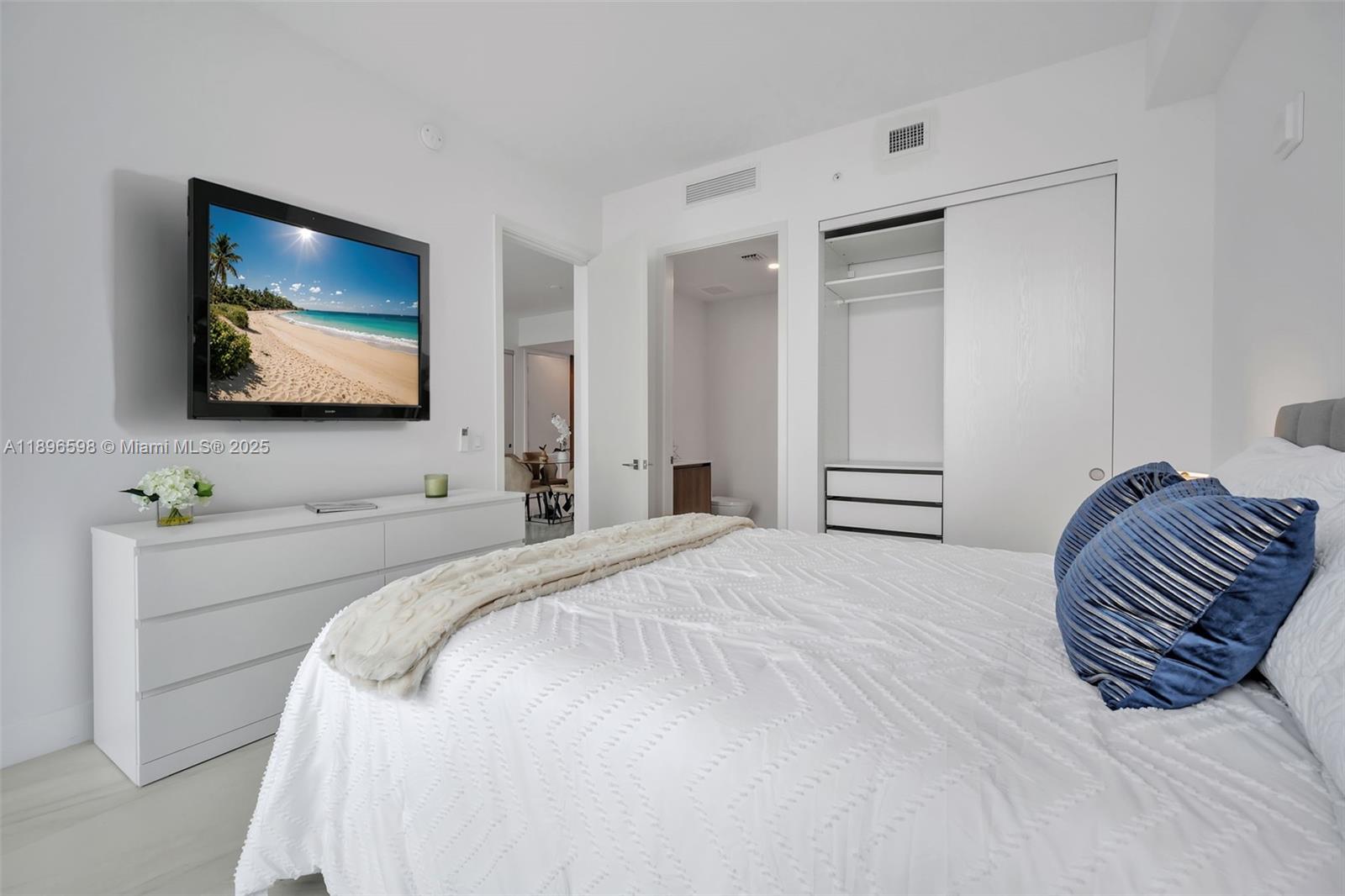 1003 2 / 3 1361 sq. ft. $ 2025-10-15 0 foto