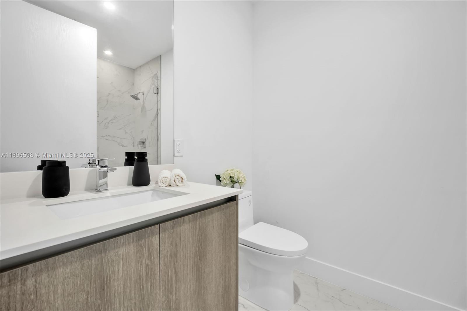 1003 2 / 3 1361 sq. ft. $ 2025-10-15 0 foto