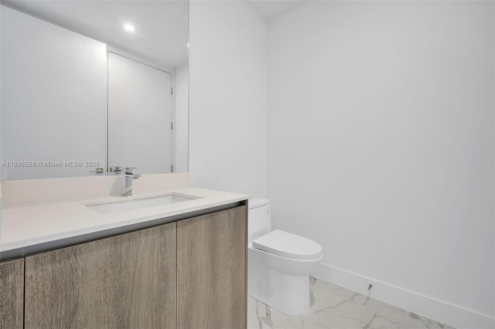 1003 2 / 3 1361 sq. ft. $ 2025-10-15 0 foto