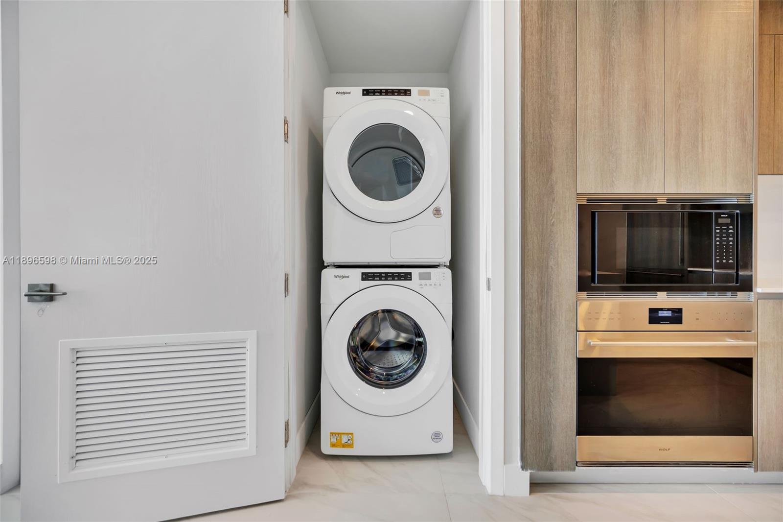 1003 2 / 3 1361 sq. ft. $ 2025-10-15 0 foto