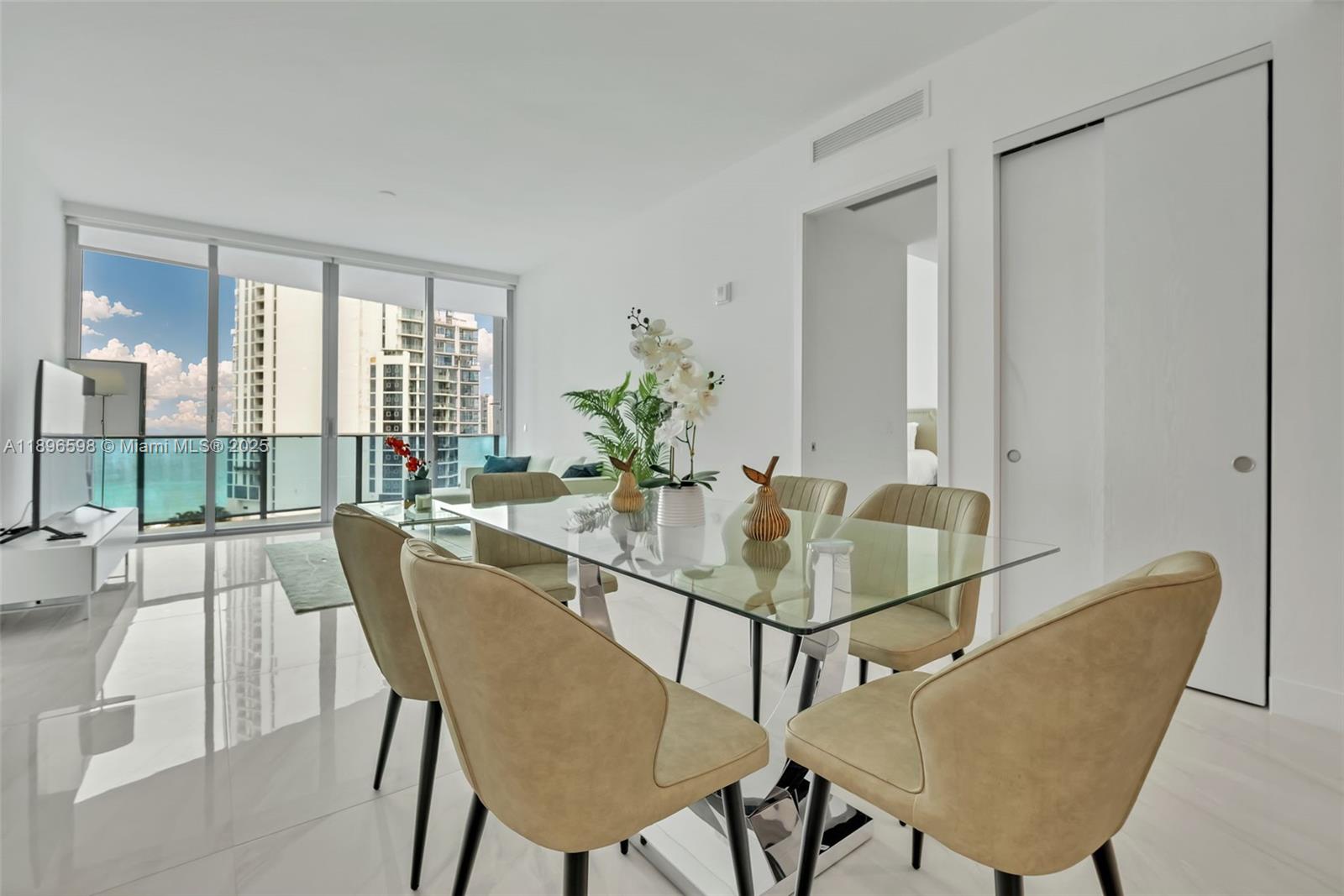 1003 2 / 3 1361 sq. ft. $ 2025-10-15 0 foto