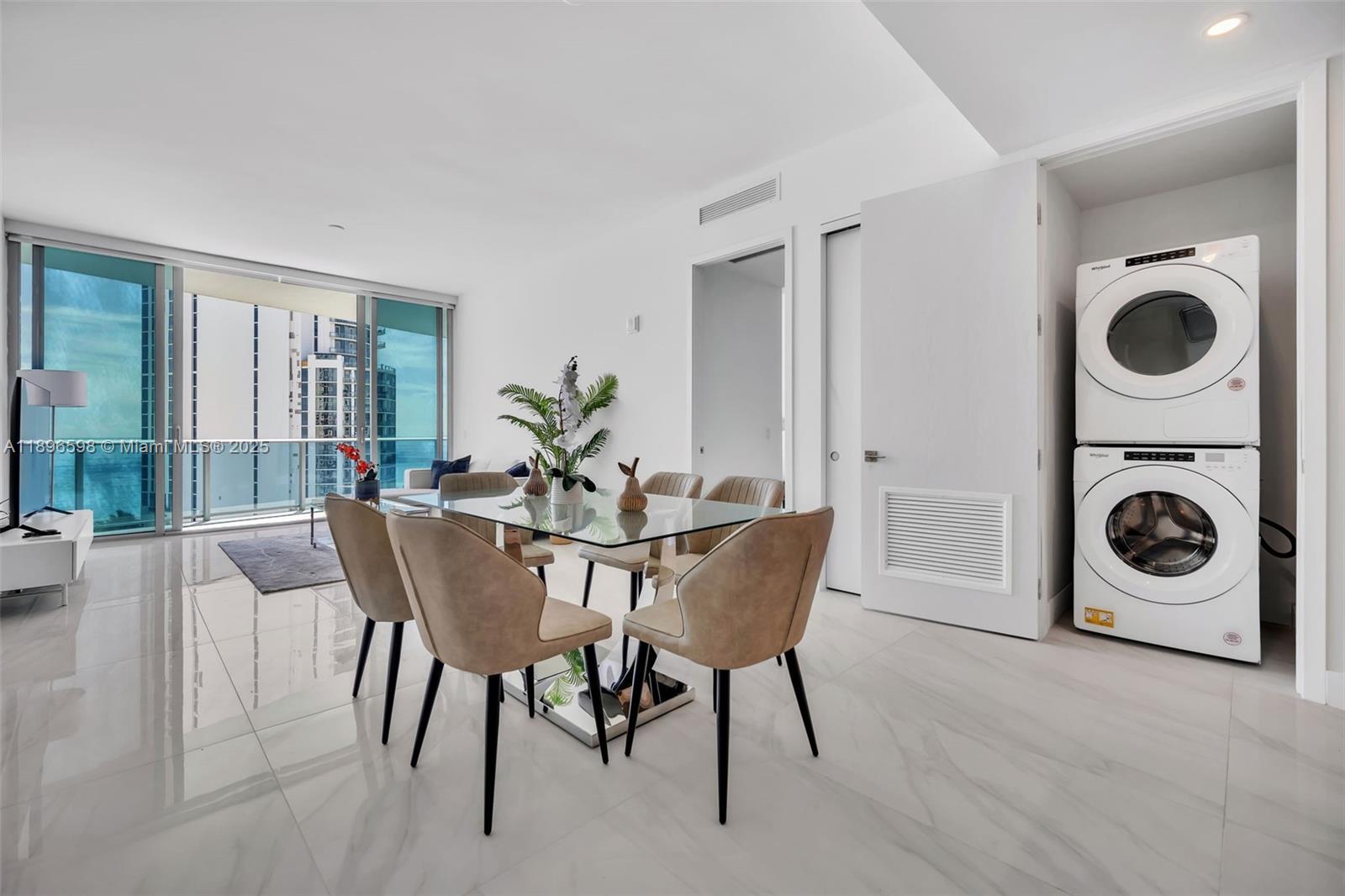 1003 2 / 3 1361 sq. ft. $ 2025-10-15 0 foto