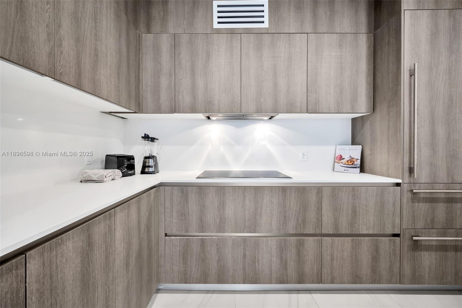 1003 2 / 3 1361 sq. ft. $ 2025-10-15 0 foto