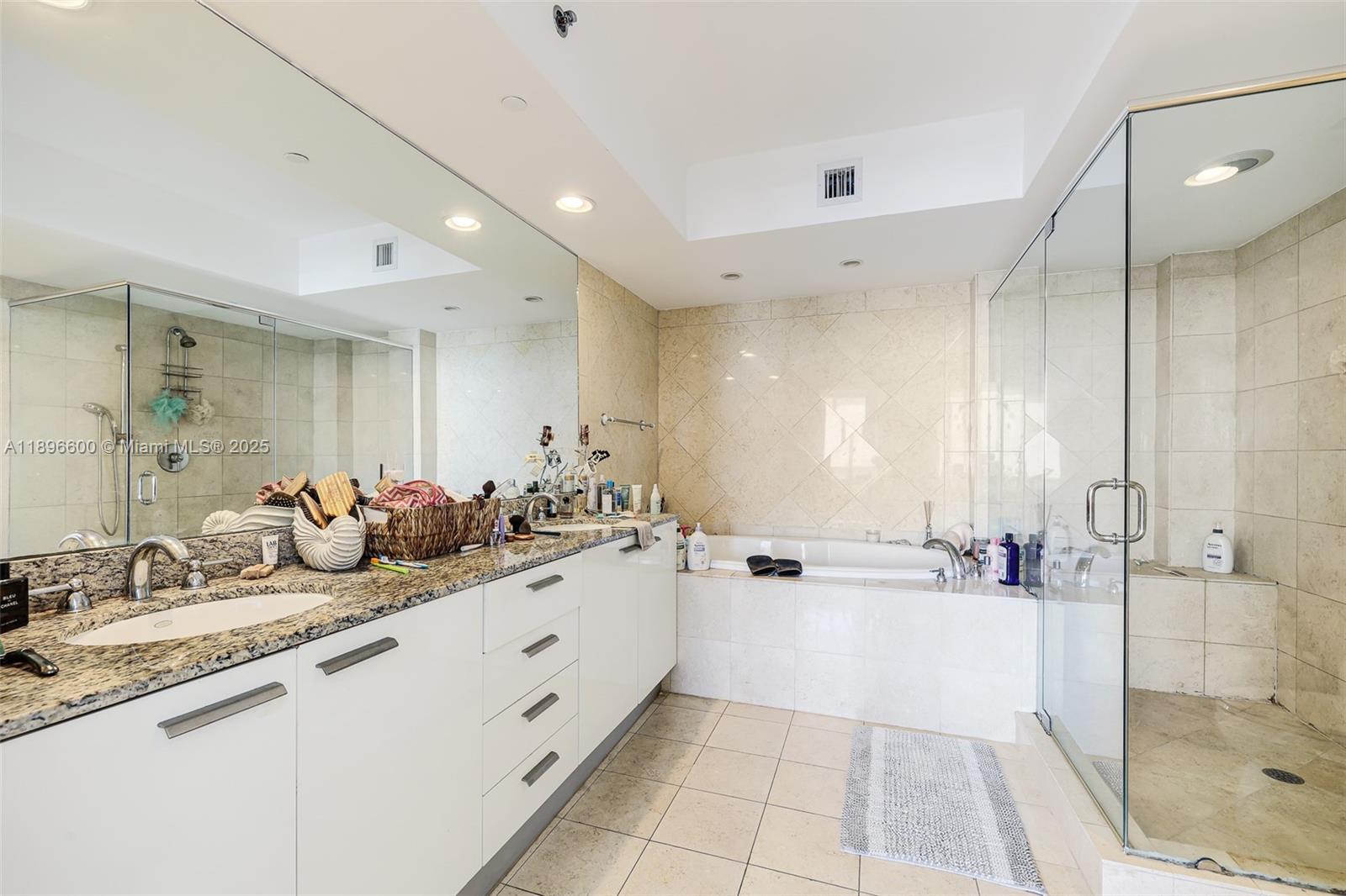 See details 4604 3 / 3 1675 sq. ft. $ 2025-10-15 0 Photo